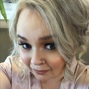 Meet your Posher, Mara